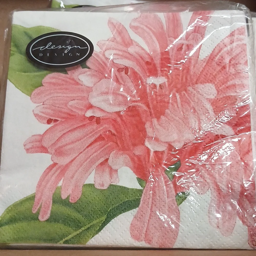 Oasis flower 20 party beverage napkins nwt
